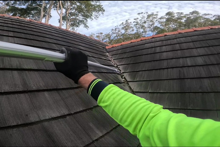 
Expertise in gutter cleaning with extended poles for pristine valleys on steep roofs in ulladulla